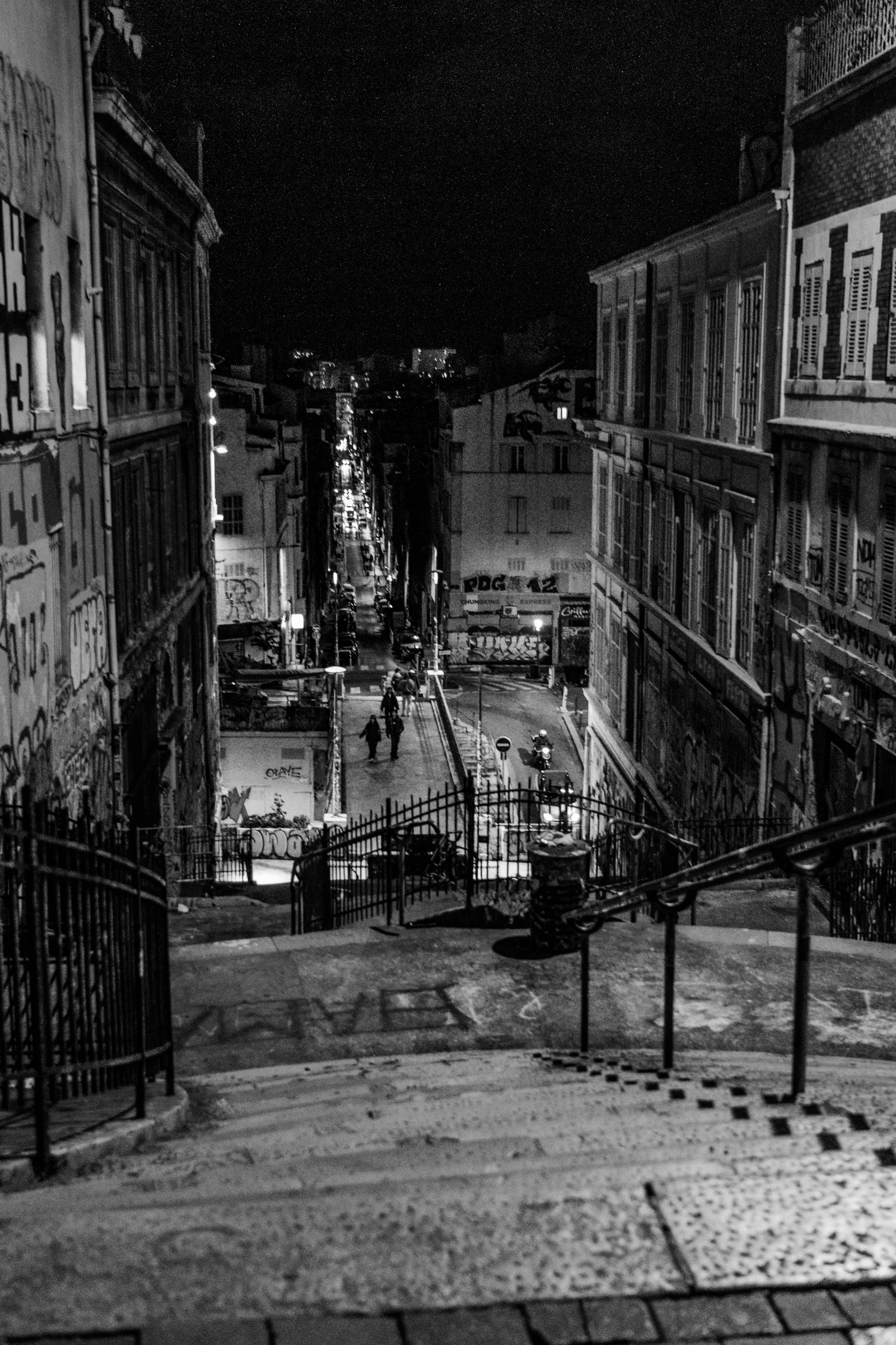 Black & White — 007